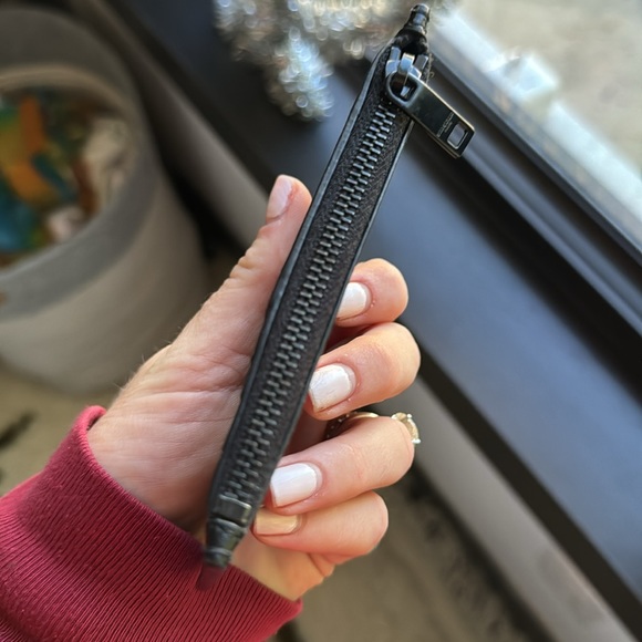 Saint Laurent Zip Card Case in black leather, purple logo, perfect condition! - Picture 13 of 17